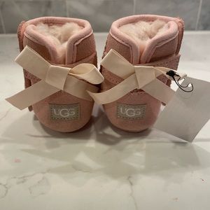 BRAND NEW UGG BABY Jesse Bow II Bootie & Beanie Set